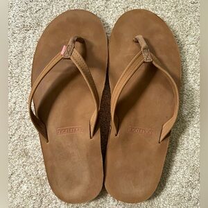 Hari Mari Women’s Fields Flip Flops in Tan/Fig